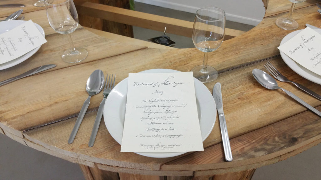 "restaurant of alien spicies"